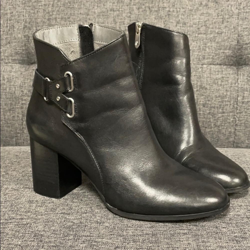 Adrienne Vittadini Bonsai booties, 6M, Black